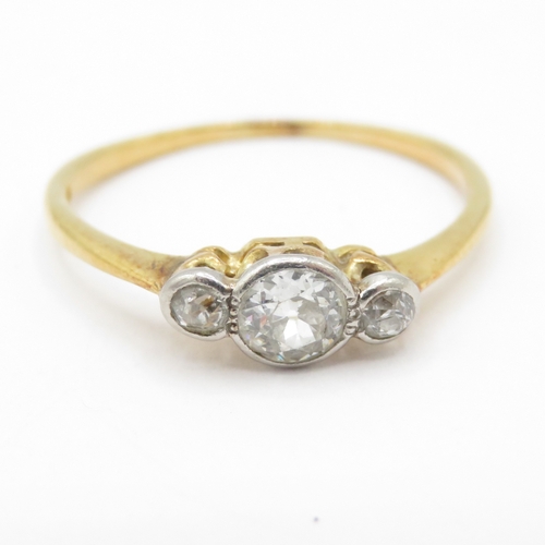 46 - 18ct gold platinum old cut diamond three stone ring (1.5g) Size M