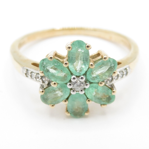 9 - 9ct gold emerald diamond cluster ring (3.2g) Size R