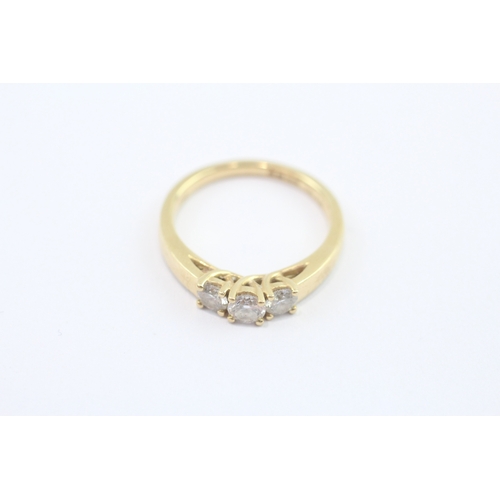 13 - 18ct gold diamond trilogy ring (3.5g) Size K