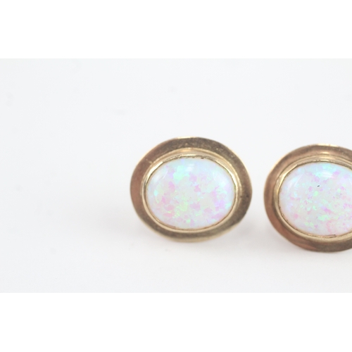 15 - 9ct gold synthetic opal stud earrings (3.8g)