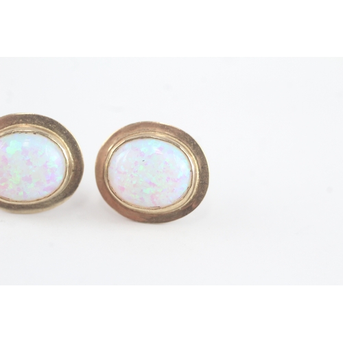 15 - 9ct gold synthetic opal stud earrings (3.8g)