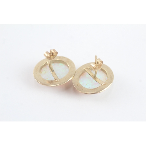 15 - 9ct gold synthetic opal stud earrings (3.8g)