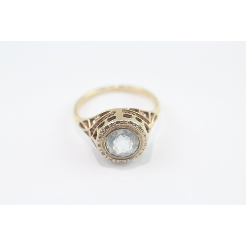 16 - 9ct gold aquamarine ring (2.3g) Size K