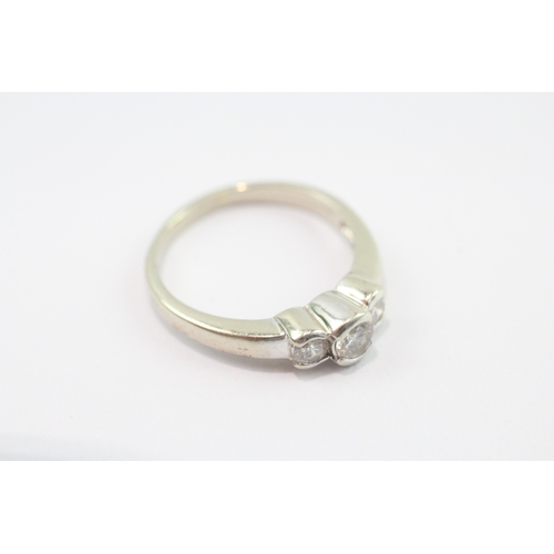 18 - 14ct white gold diamond trilogy ring (3.6g) Size O