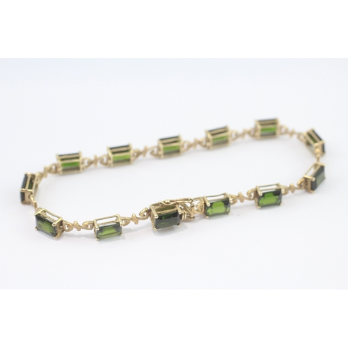 2 - 9ct gold green tourmaline link bracelet (9.5g)
