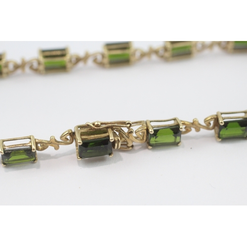 2 - 9ct gold green tourmaline link bracelet (9.5g)