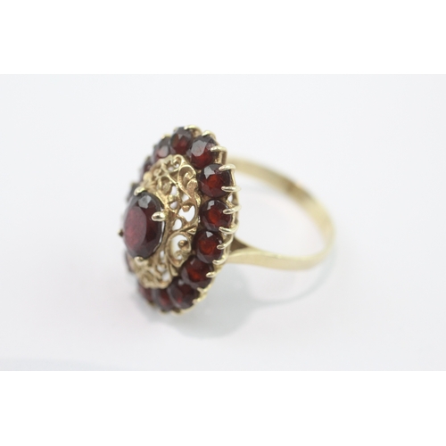 22 - 9ct gold garnet openwork cocktail ring (4.1g) Size O