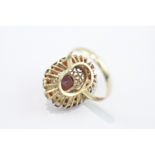 22 - 9ct gold garnet openwork cocktail ring (4.1g) Size O