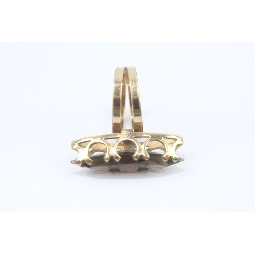 24 - 9ct gold marquise cut smoky quartz ring (5g) Size O