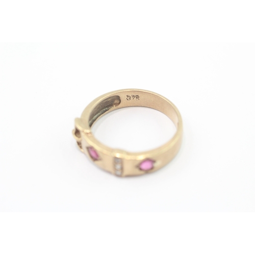 34 - 9ct gold ruby diamond belt buckle ring (3.3g) Size P