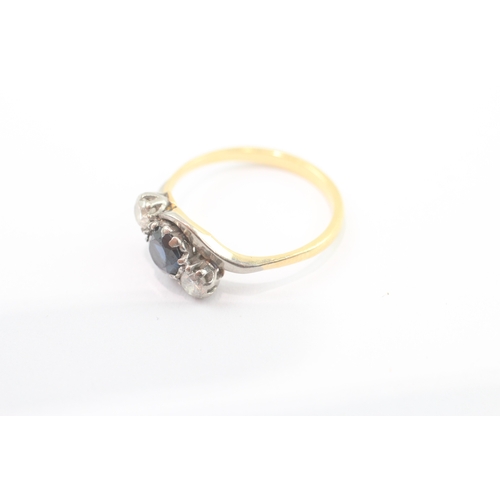 35 - 18ct gold sapphire diamond trilogy crossover ring (3g) Size O