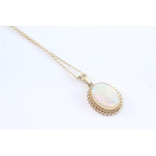 51 - 9ct gold opal pendant (2.1g)