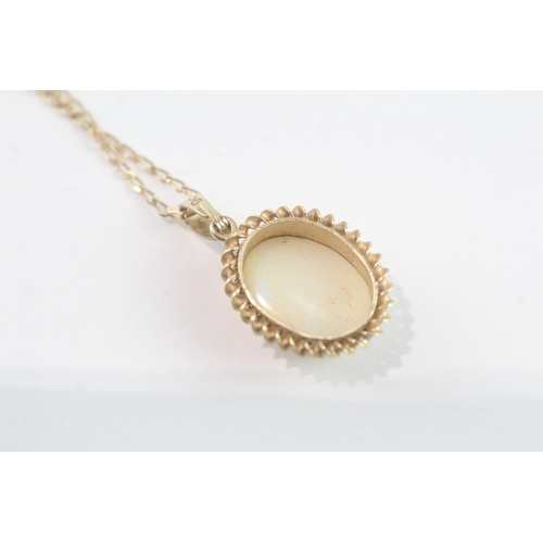 51 - 9ct gold opal pendant (2.1g)