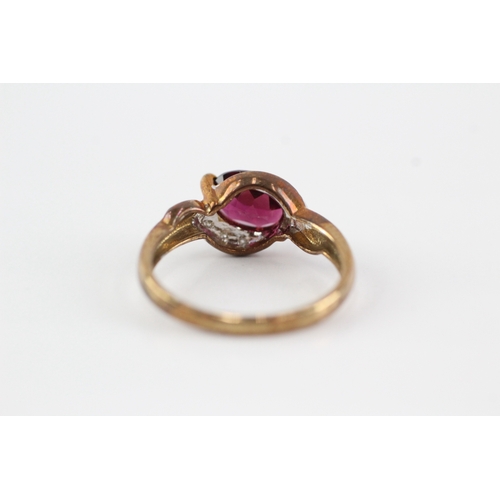 56 - 9ct gold diamond garnet ring (2.3g) Size M