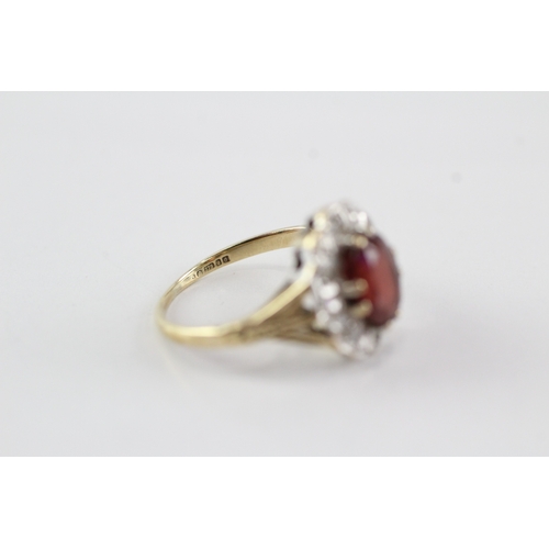 59 - 9ct gold garnet diamond cluster ring (2.5g) Size J