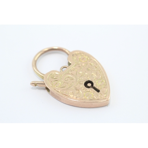 8 - 9ct gold foliage patterned padlock (3.8g)