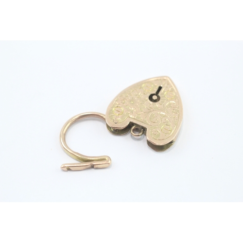 8 - 9ct gold foliage patterned padlock (3.8g)