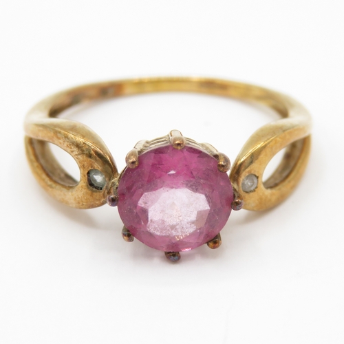 16 - 9ct Gold Pink Topaz and Colourless Sapphire Dress Ring (2.4g) Size N