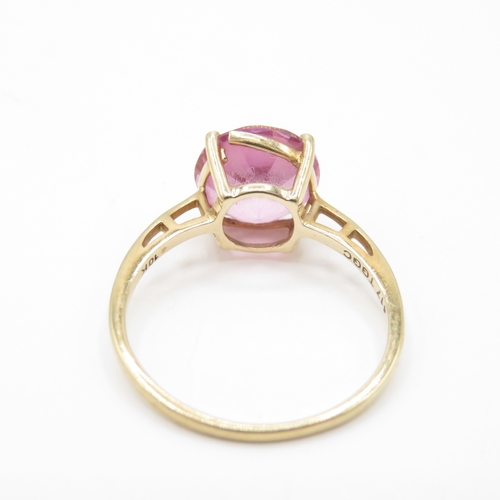 37 - 10ct Gold Pink Topaz Dress Ring - split to gallery rail (2.3g) Size P 1/2