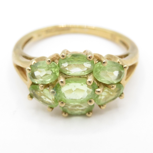 46 - 9ct Gold Peridot Cluster Ring (2.7g) Size M 1/2
