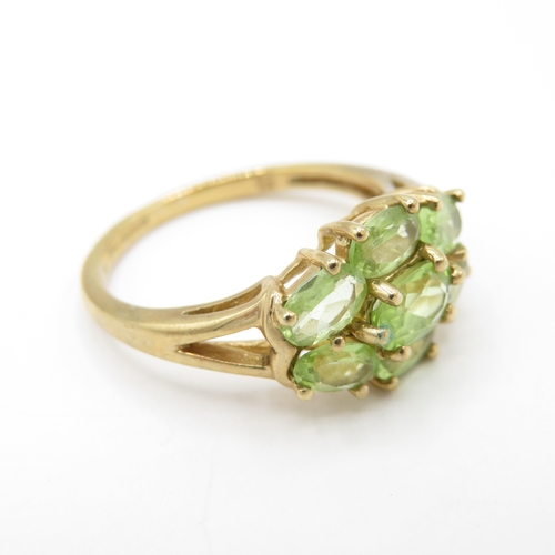 46 - 9ct Gold Peridot Cluster Ring (2.7g) Size M 1/2