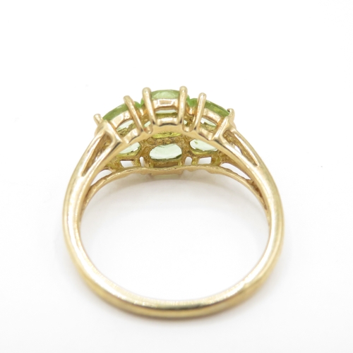 46 - 9ct Gold Peridot Cluster Ring (2.7g) Size M 1/2