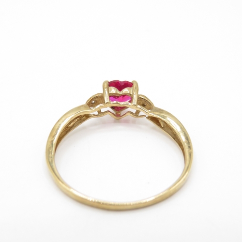 53 - 9ct Gold Synthetic Ruby and Diamond Heart Ring (1.1g) Size N 1/2