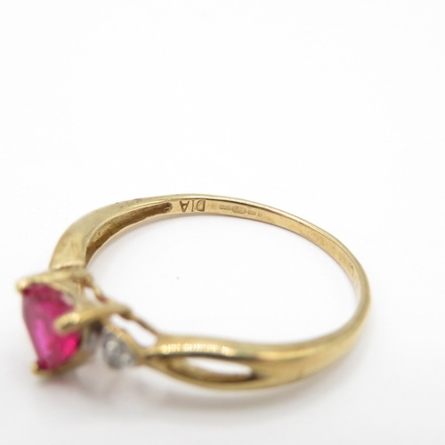 53 - 9ct Gold Synthetic Ruby and Diamond Heart Ring (1.1g) Size N 1/2
