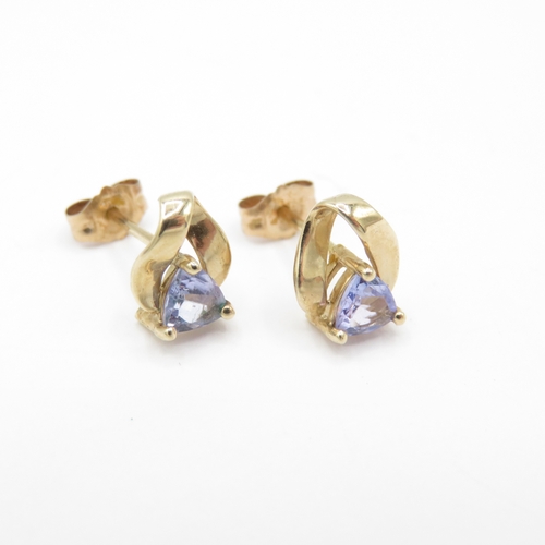 59 - 2 x 9ct Gold Tanzanite Stud Earrings (1.2g)