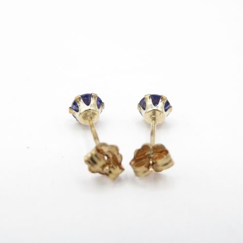 59 - 2 x 9ct Gold Tanzanite Stud Earrings (1.2g)