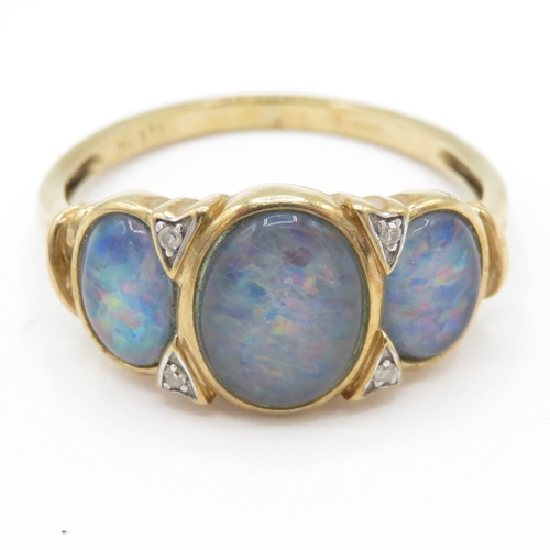 7 - 9ct Gold Opal Triplet Three Stone Ring set with Diamonds (2.9g) Size T