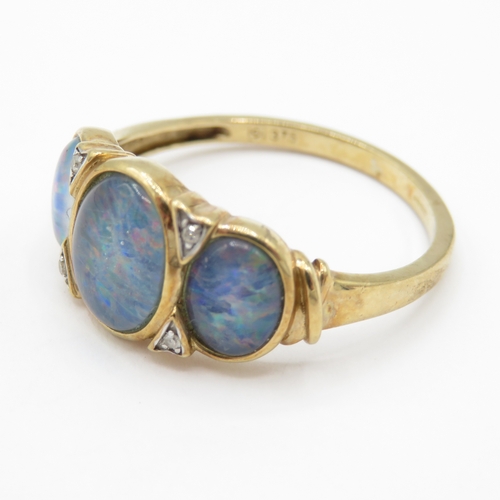 7 - 9ct Gold Opal Triplet Three Stone Ring set with Diamonds (2.9g) Size T