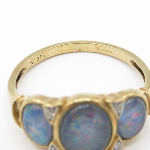 7 - 9ct Gold Opal Triplet Three Stone Ring set with Diamonds (2.9g) Size T