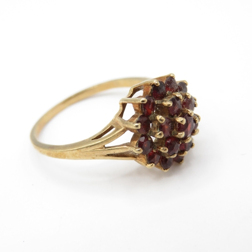 19 - 9ct Gold Garnet Cluster Ring (2.8g) Size N 1/2