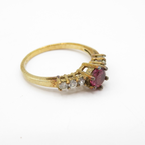 27 - 9ct Gold Garnet and White Topaz Dress Ring (2.1g) Size N