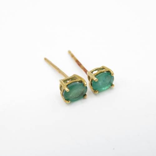31 - 2 x 9ct Gold Emerald and Diamond Stud Earrings (1.5g)