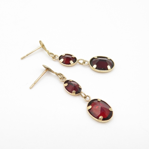 34 - 2 x 9ct Gold Garnet & Aquamarine and Diamond Drop Earrings (3g)