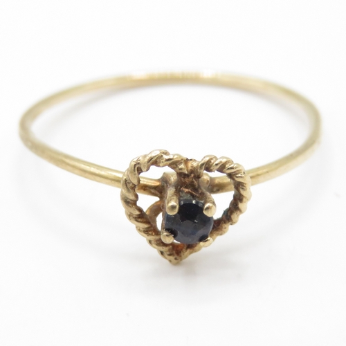 39 - 9ct Gold Sapphire Heart Ring (0.8g) Size P