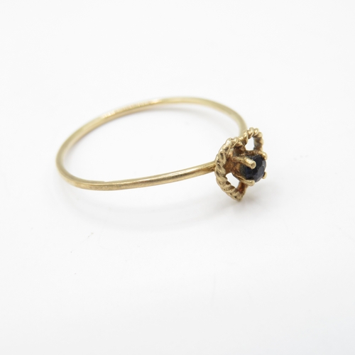 39 - 9ct Gold Sapphire Heart Ring (0.8g) Size P