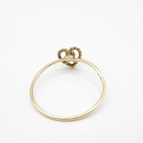 39 - 9ct Gold Sapphire Heart Ring (0.8g) Size P