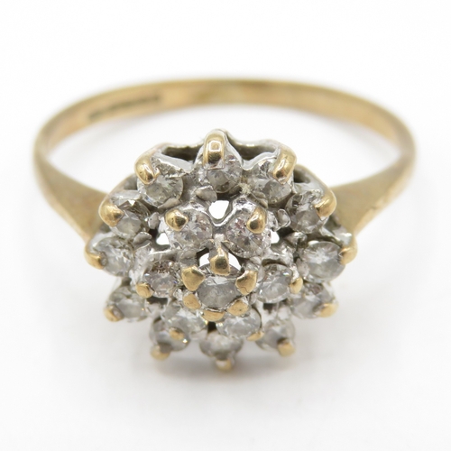 40 - 9ct Gold Diamond Cluster Ring (1.7g) Size K
