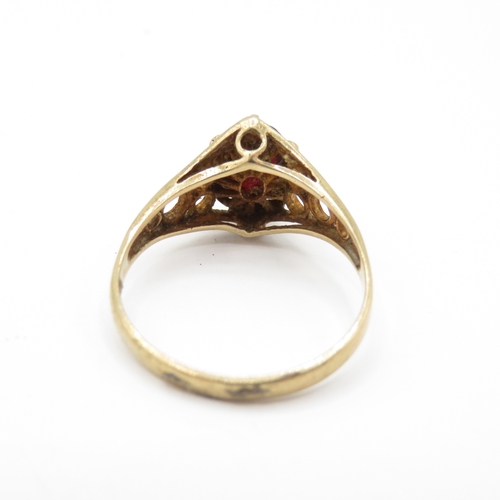 42 - 9ct Gold Garnet Solitaire Ring (1.9g) Size M
