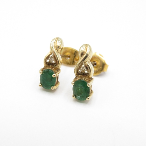 48 - 2 x 9ct Gold Emerald and Diamond & Diamond and Green Gemstone Stud Earrings (3.3g)