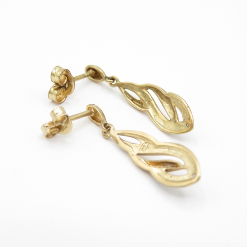 6 - 2 x 9ct Gold Diamond Earrings (4.3g)