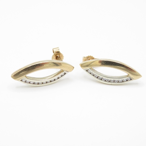 6 - 2 x 9ct Gold Diamond Earrings (4.3g)