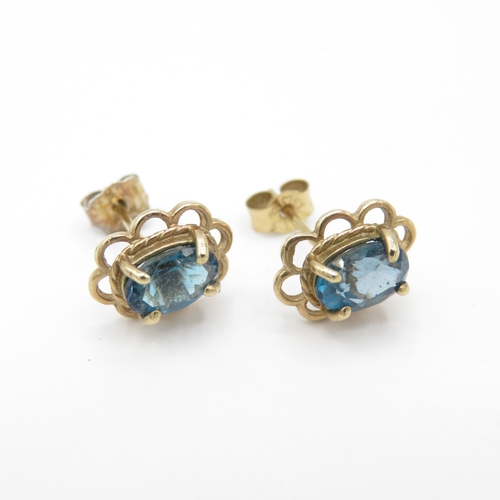 60 - 2 x 9ct Gold Topaz Stud Earrings (2g)