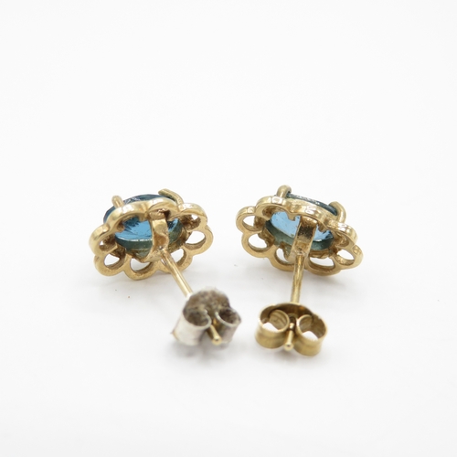 60 - 2 x 9ct Gold Topaz Stud Earrings (2g)