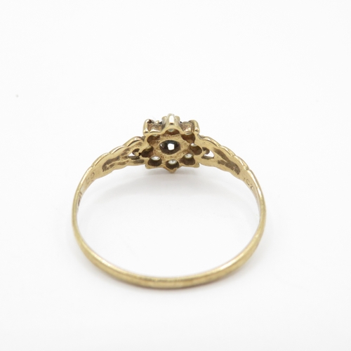 61 - 9ct Gold Sapphire and White Gemstone Floral Cluster Ring (1.1g) Size O