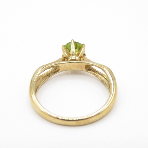 8 - 9ct Gold Peridot Solitaire Ring (3.2g) Size N 1/2