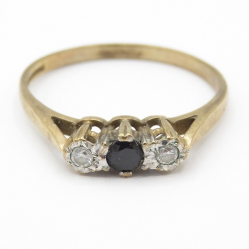 9 - 9ct Gold Sapphire and Diamond Trilogy Ring (1.5g) Size O 1/2